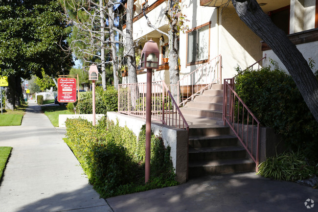 Building Photo - Urov Apartments