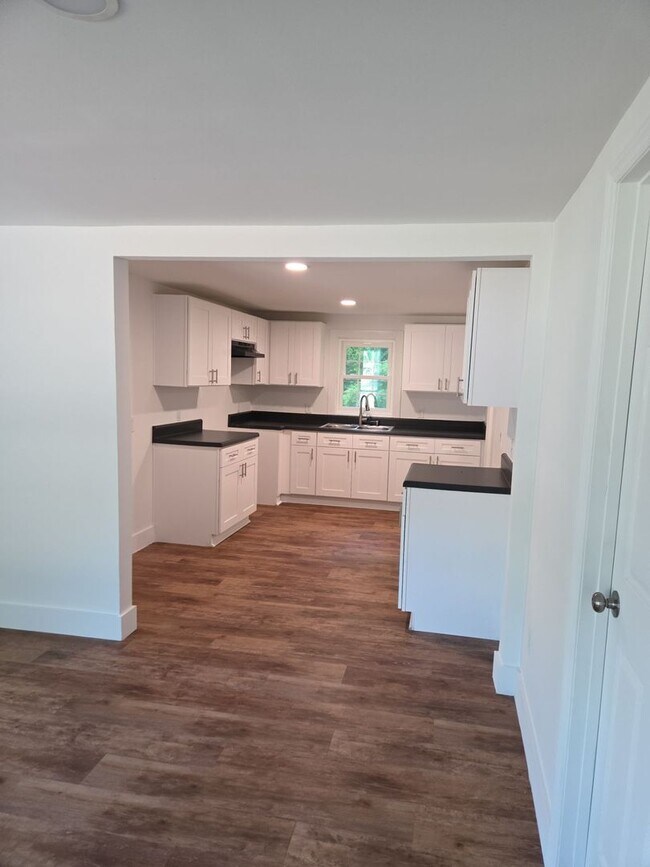 Building Photo - Newly remodeled home is located in Lancaster, SC 29720.