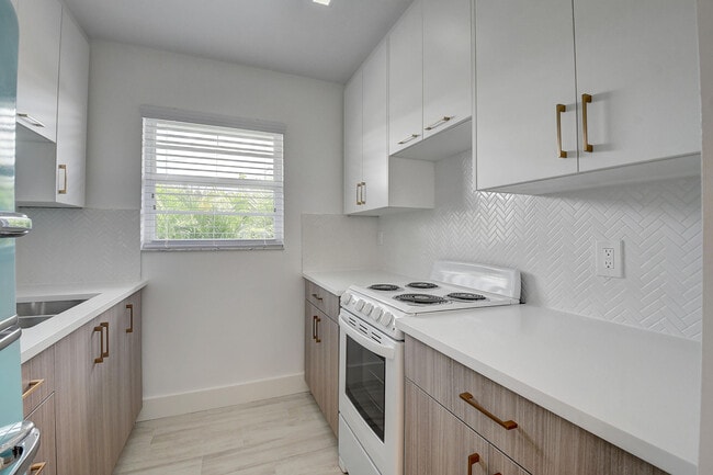 Building Photo - 502 N H St