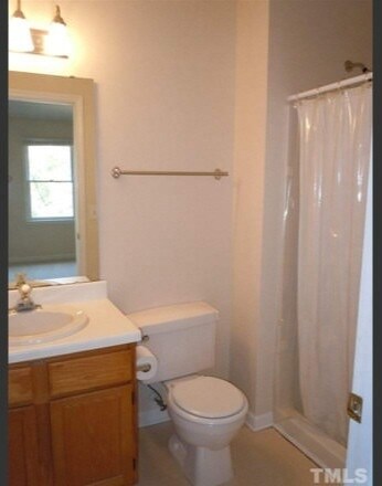 Foto del edificio - 312 Silverberry Ct
