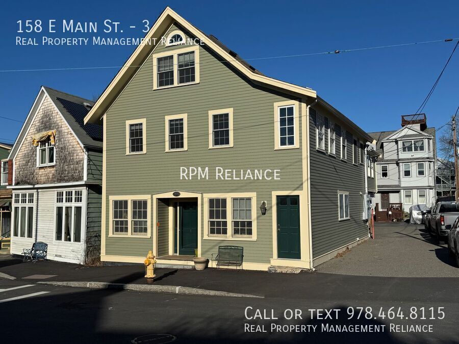 Primary Photo - Charming 2 Bedroom, 1 Bath Top-Floor Unit ...