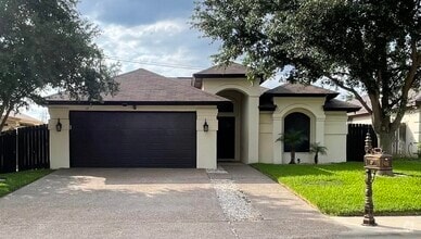 Building Photo - 1502 Summit Dr