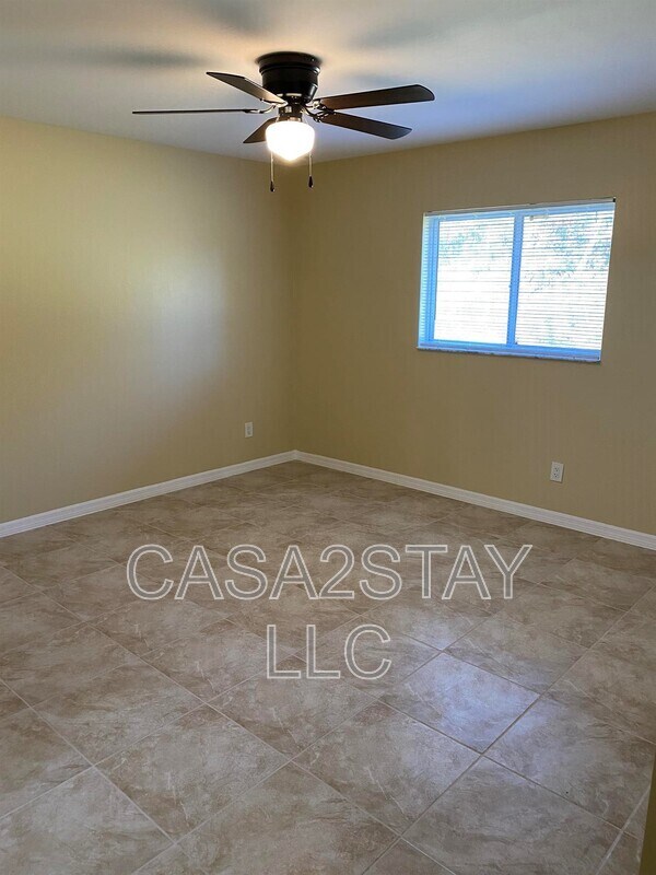 Foto del edificio - 2408 Churchill Ave N