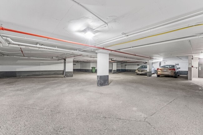 Building Photo - 145 York St