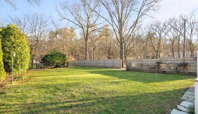 Building Photo - 149 Horn Pond Brook Rd