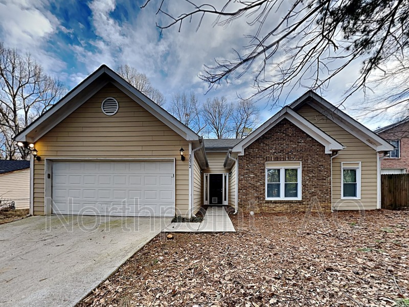 Foto principal - 3572 Fairburn Pl NW