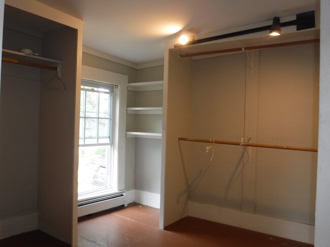 Walk-in Closet - 60 Washington St