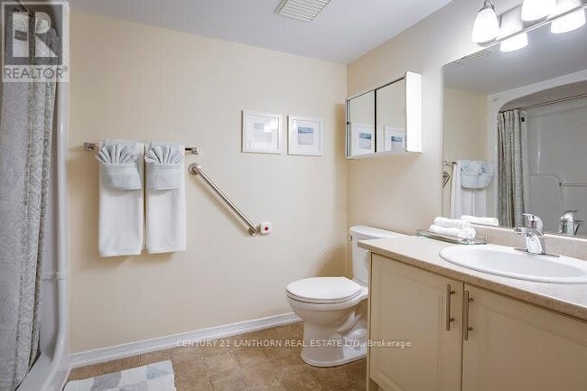 Building Photo - 1056 Queens Ave