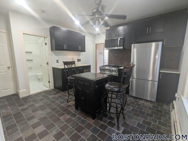Building Photo - 137 Marcella St