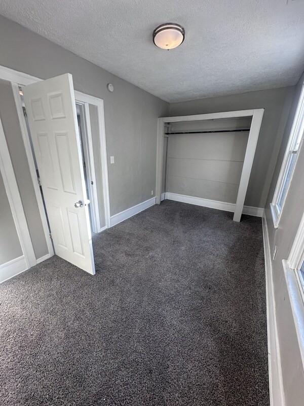 Building Photo - 7100 Lawn Ave