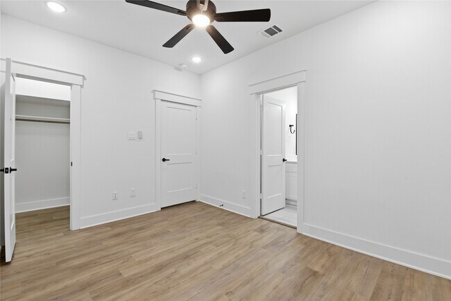 Building Photo - 1243 W 23rd St