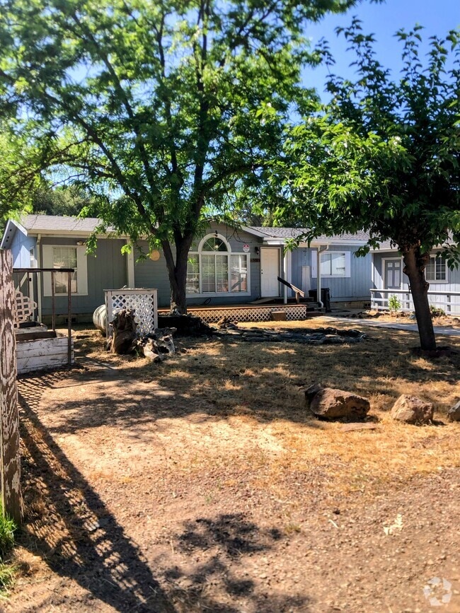 Building Photo - 3315 Lilac Ave