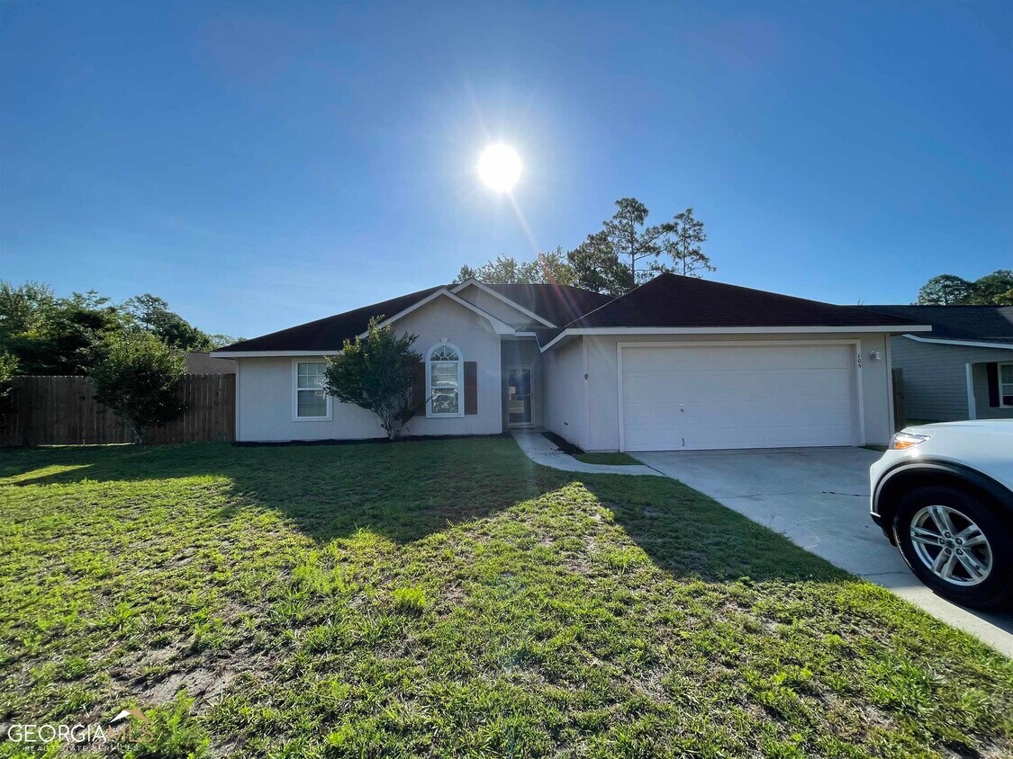 Foto principal - 105 Honeysuckle Rd