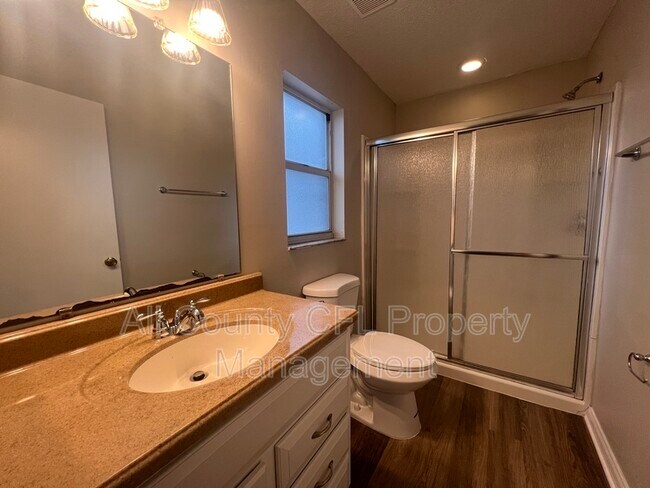 Building Photo - 630 Lilac Rd