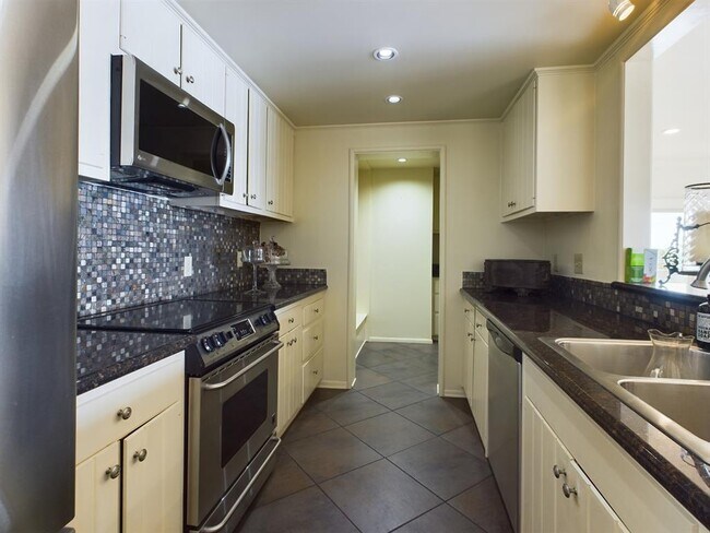 Building Photo - 1302 Marina Bay Dr