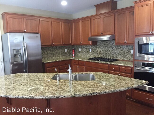 Building Photo - 4 br, 4 bath House - 5757 Tan Oak Dr