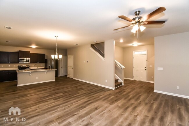 Building Photo - 828 Lake Chase