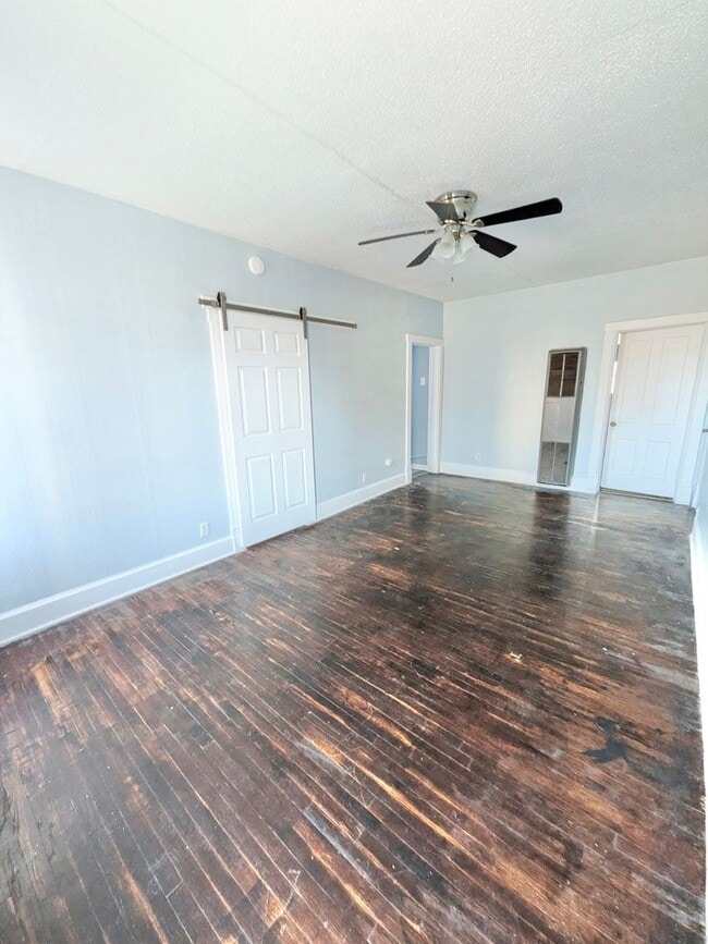 Foto del edificio - 309-311 Colorado Ave-3