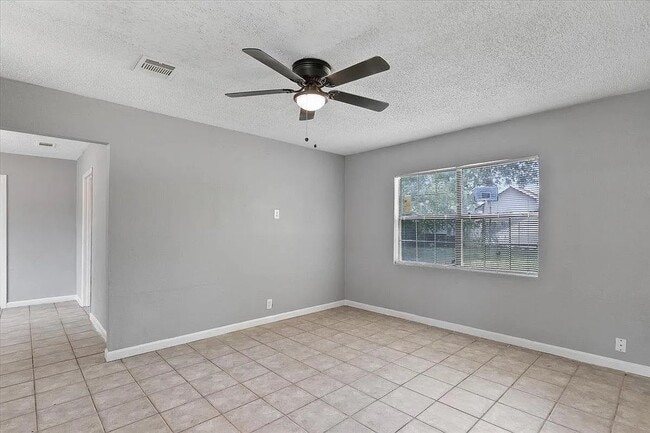 Building Photo - 9033 Oak Knoll Ln