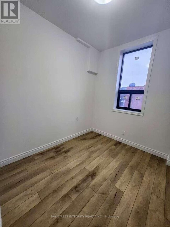 Photo du bâtiment - 71 Main St E