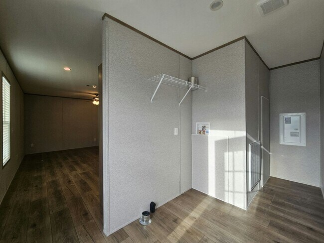 Foto del edificio - 551 James Ct