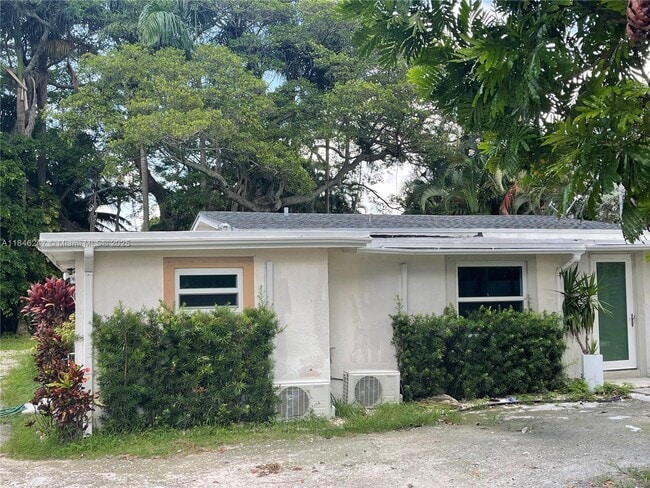Building Photo - 4681 SW 33rd Ave