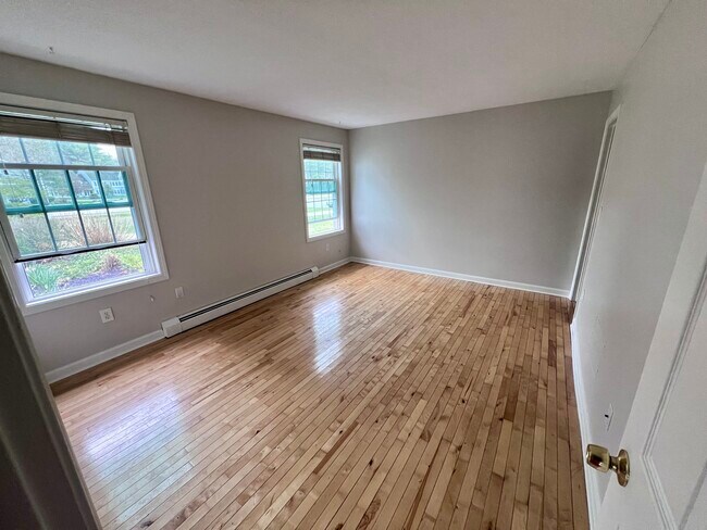 Foto del edificio - 305 Springbrook Cir