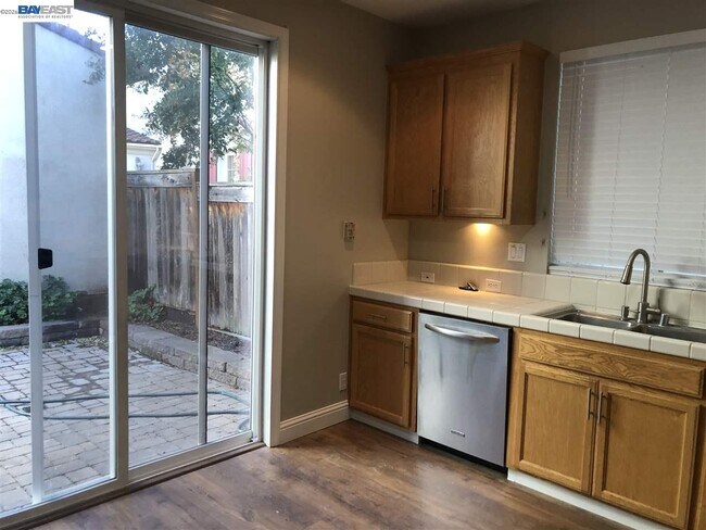 Building Photo - 9783 Belladonna Dr