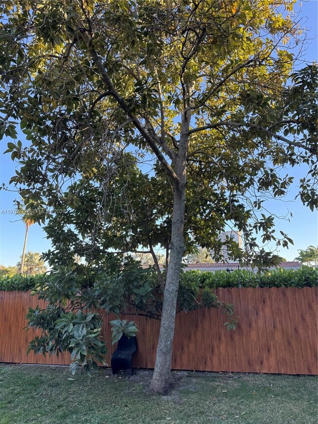 Building Photo - 470 NE 127th St