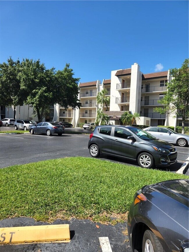 9311 Orange Grove Dr Unit 205, Davie, FL 33324 Condo for Rent in