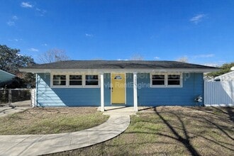 Building Photo - 1214 Hawthorne Cir