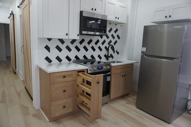 Foto del edificio - 1550 Warren St