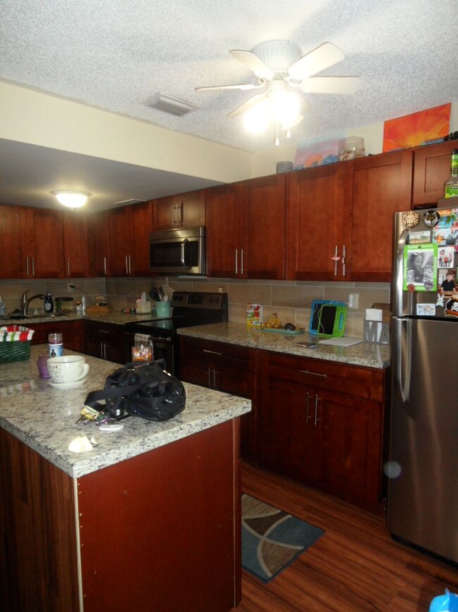 Building Photo - 3B/2B Beautiful & Spacious Townhome At Dan...