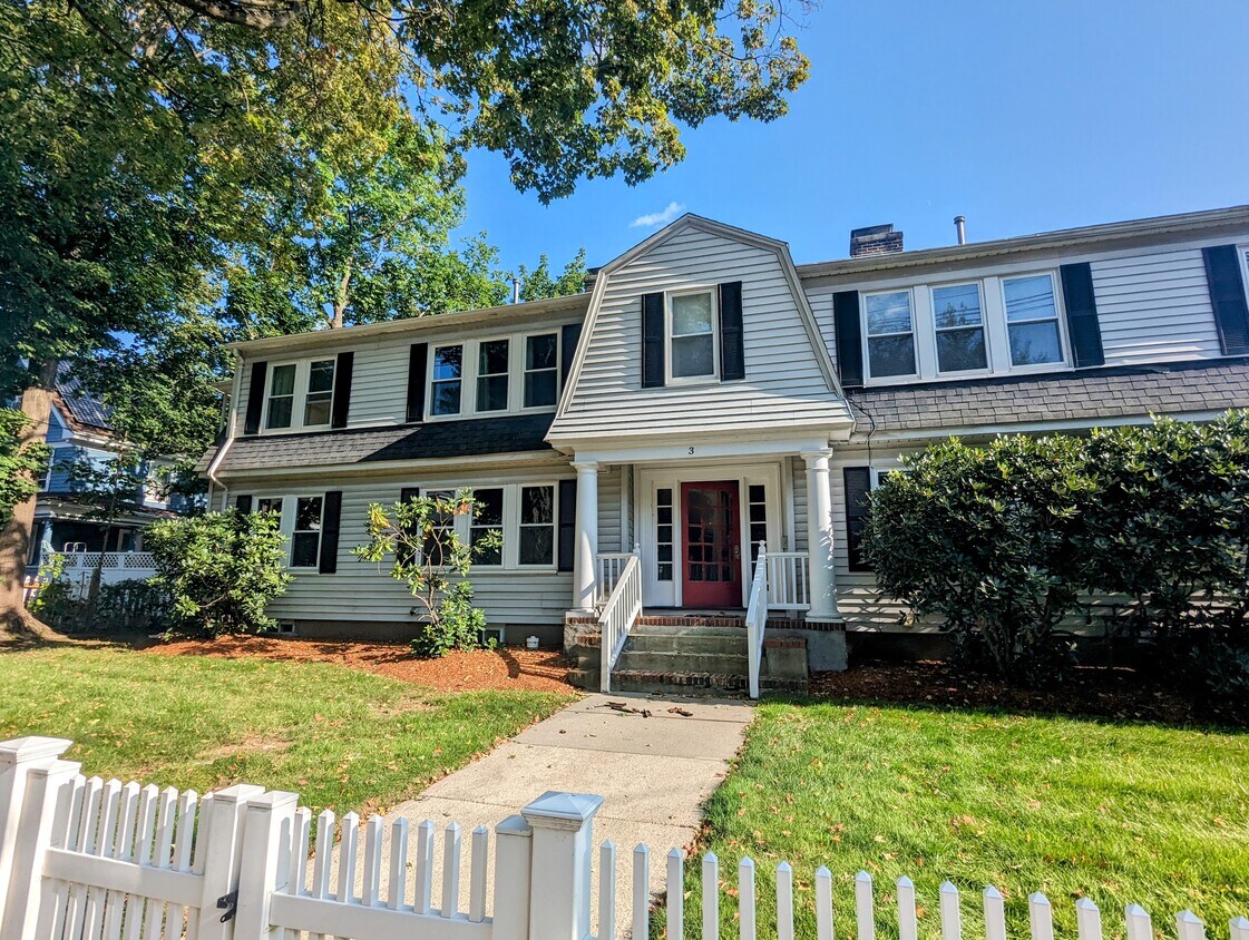 3 Warren Rd Unit 1, Framingham, MA 01702 Condo for Rent in Framingham