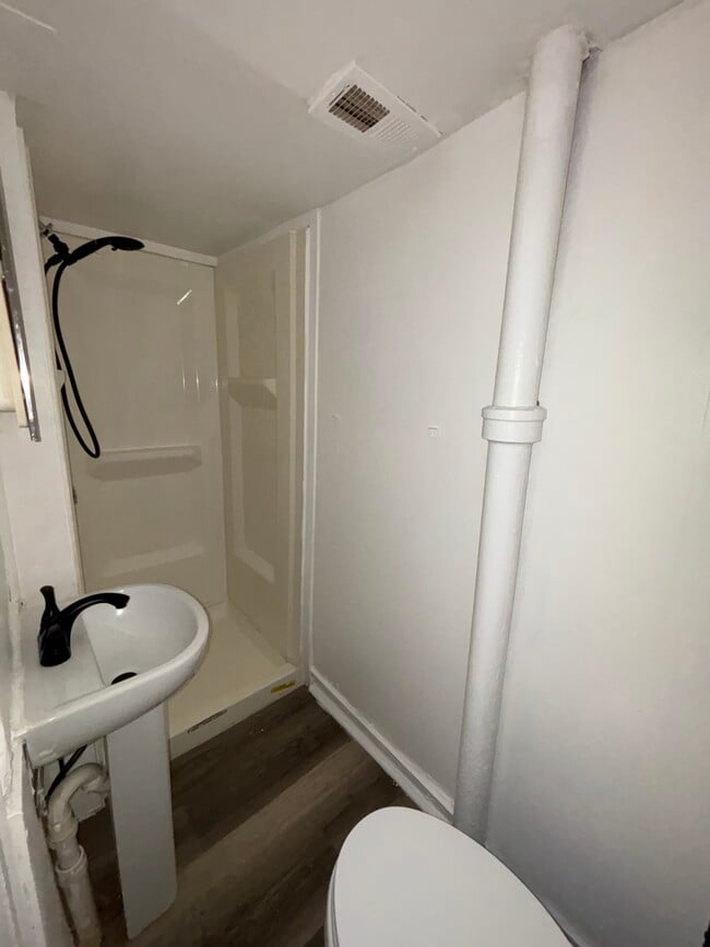 Foto del edificio - 292X Parkwood Ave