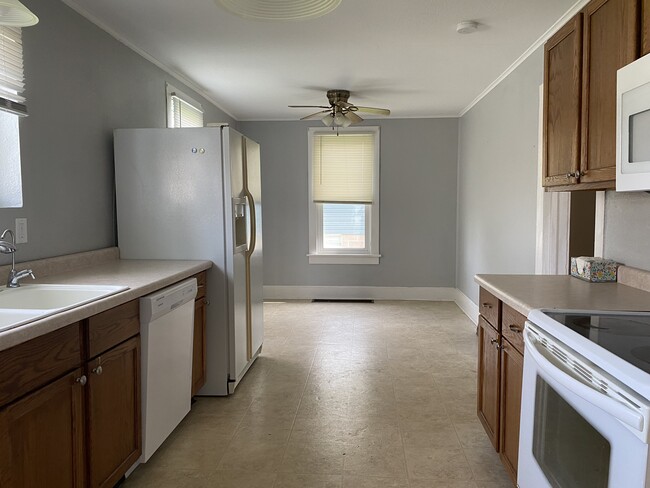 Kitchen/Dinning - 452 S Jackson St