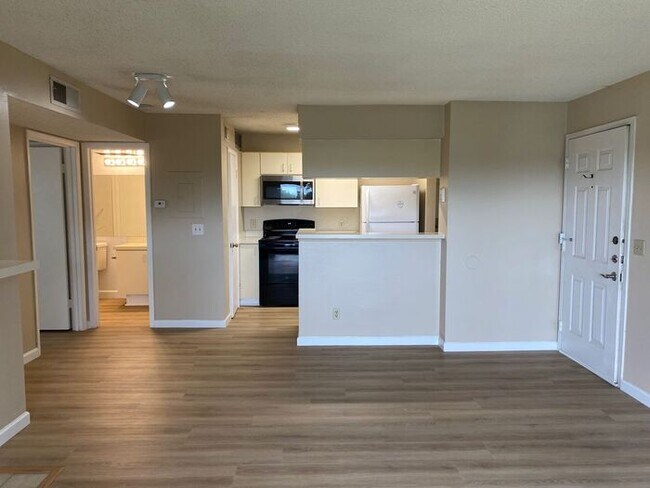 Building Photo - MOVE-IN SPECIAL!!!Charming 1-Bedroom Condo...