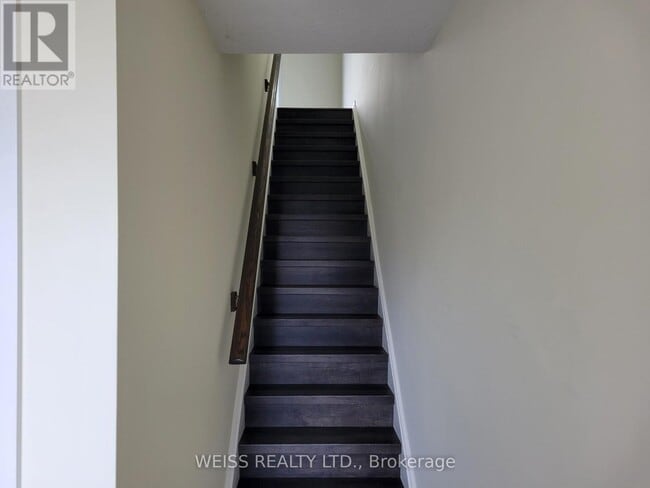 Photo du bâtiment - 510 N Service Rd