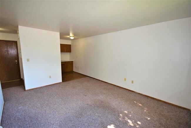 Building Photo - Nice 1 Bedroom, Heat and Water Inc