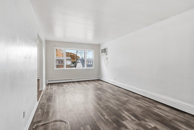 Foto del edificio - 2 Raydol Ave