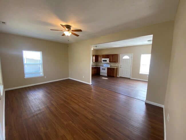 Building Photo - 1628 N Barnes Ave