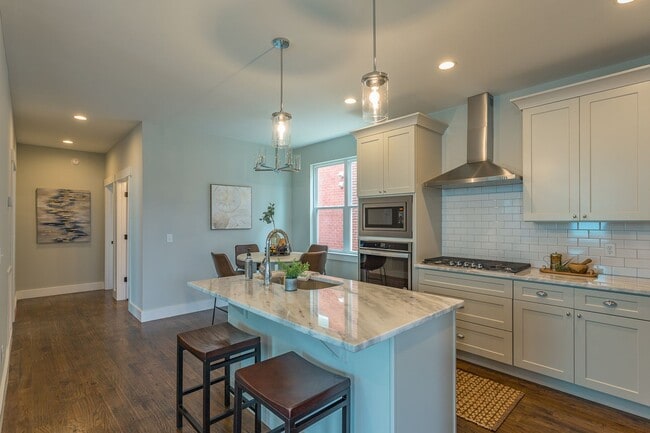 Building Photo - 4 bedroom home close to UTC!