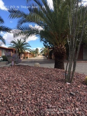 Building Photo - Beautiful 2bd/1ba Duplex Style Home