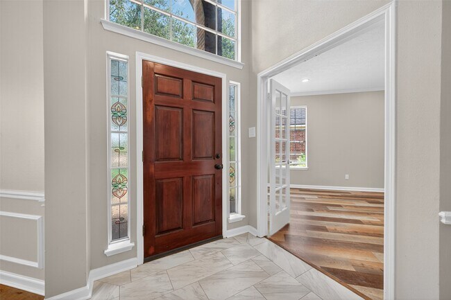 Building Photo - 818 Hyacinth Pl