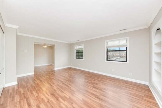 Sala de estar - 1512 W Jefferson Ave