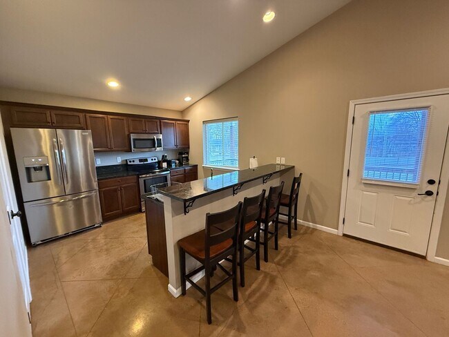 Foto del edificio - Nowells Subdivision Town Homes - Fully Furnished and Utilities Included