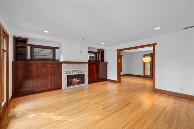 Building Photo - 539 4th St