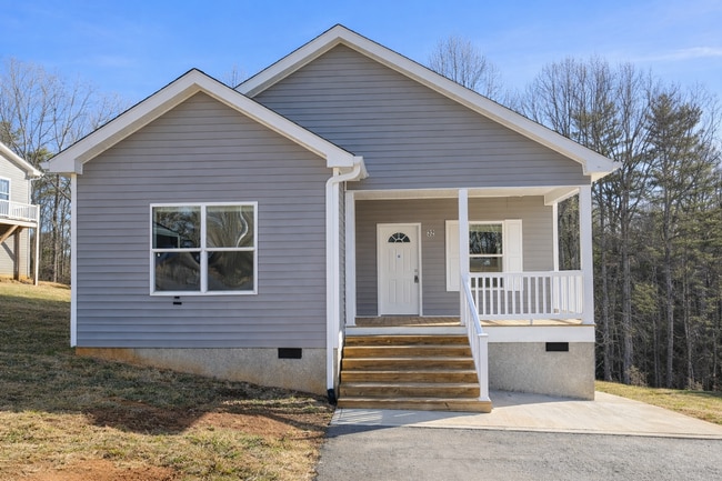 Building Photo - Weaverville Rental!