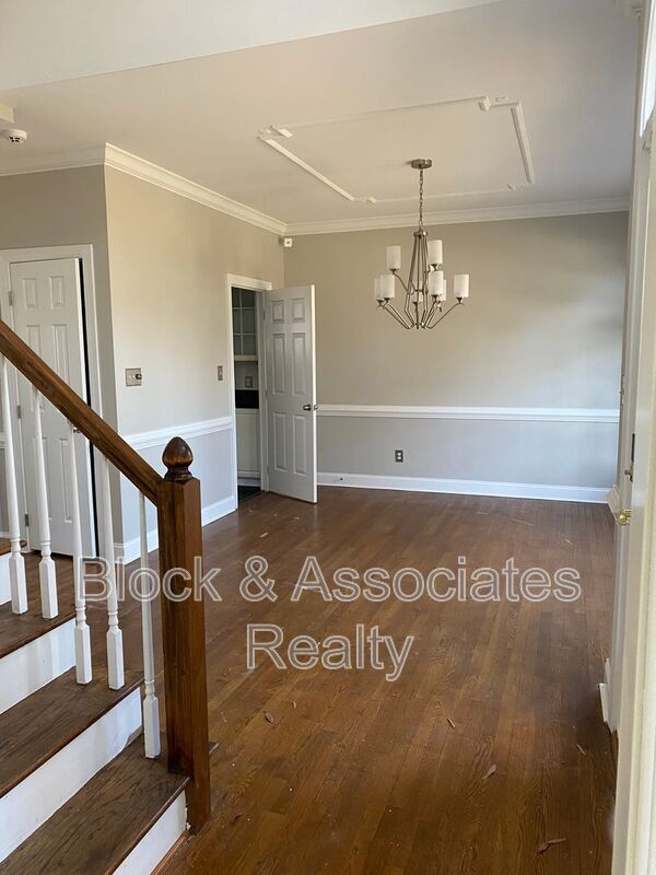 Building Photo - 104 Wall Creek Dr
