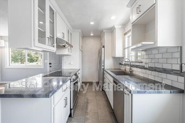 Building Photo - 925 Ponselle Ln